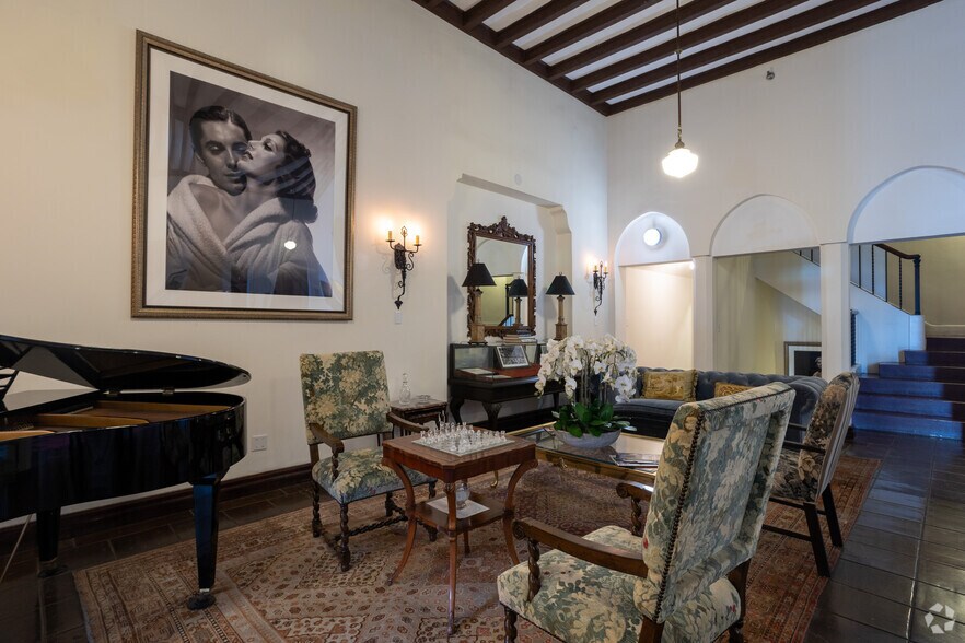 More Photos Of 6525 W Sunset Blvd, Los Angeles Loft Creative Space For Lease