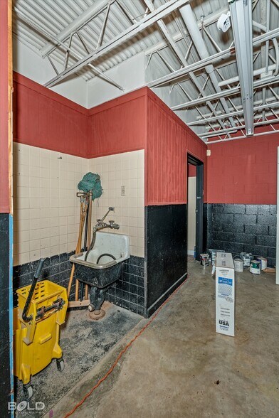 More Photos Of 1837 N Market St, Shreveport General Retail For Sale