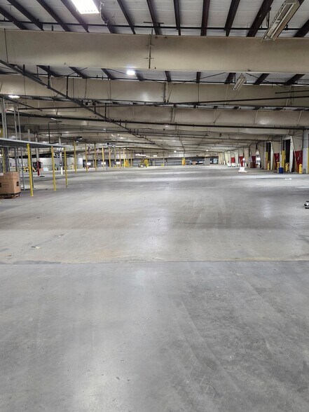 More Photos Of 410 S River St, Calhoun Warehouse For Lease