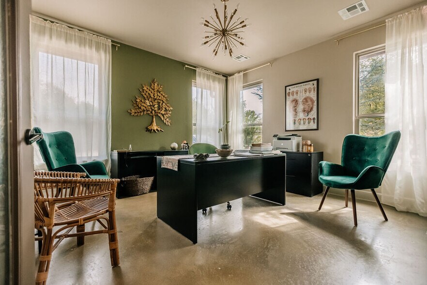 More Photos Of 2851 W Edmond Rd, Edmond Storefront Retail Office For Sale