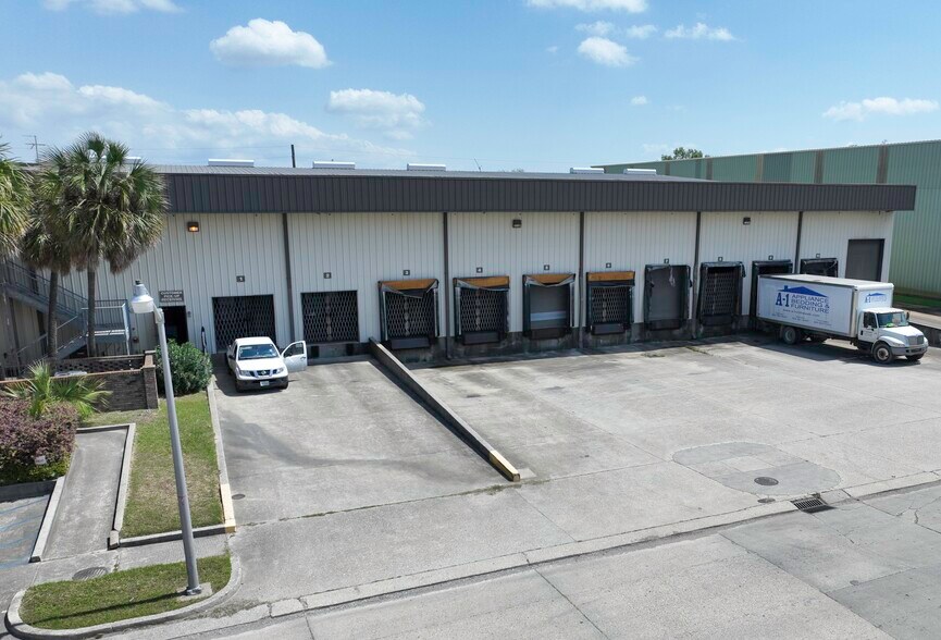 More Photos Of 1925 Industrial Blvd, Harvey Warehouse For Sale