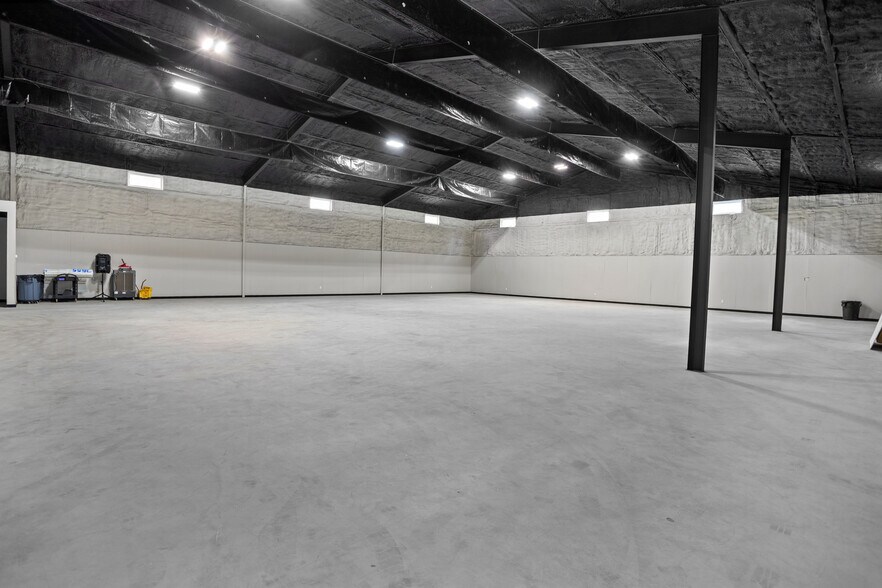 More Photos Of 156 Saicam Way, Lufkin Warehouse For Lease