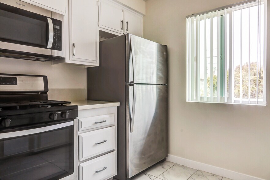 More Photos Of 423 N Harvard Blvd, Los Angeles Apartments For Sale