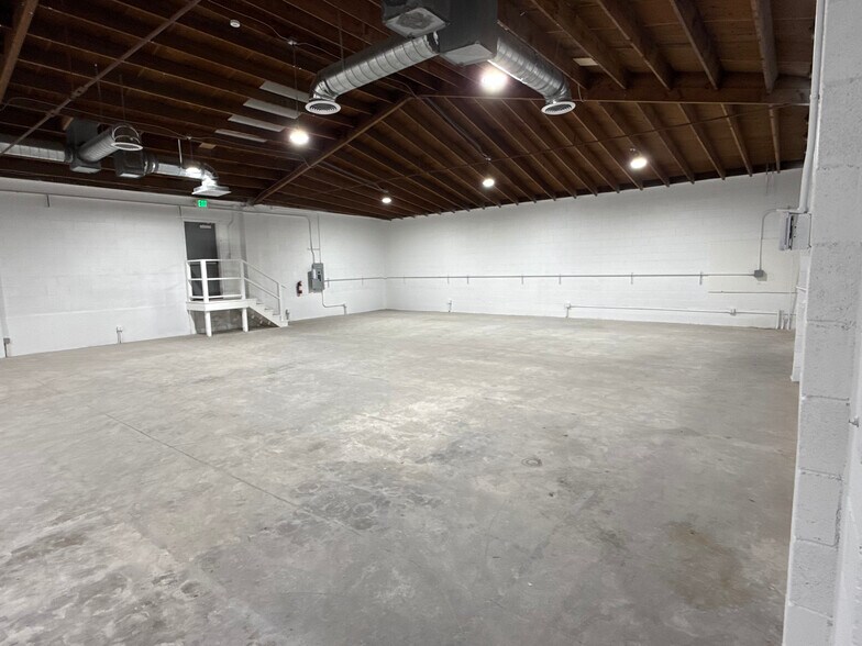 More Photos Of 3601-3605 E 8th St, Los Angeles Distribution For Lease