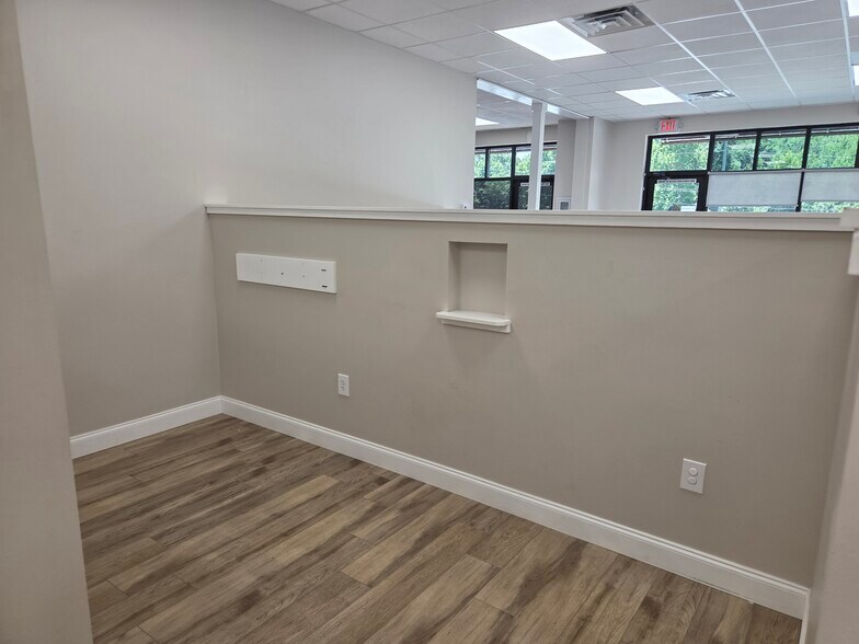 More Photos Of 10873 Clemson Blvd, Seneca General Retail For Lease