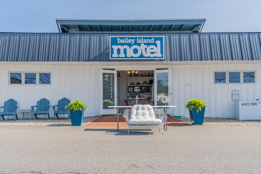 More Photos Of 2041 Harpswell Islands Rd, Bailey Island Hotel For Sale