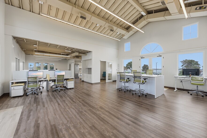 More Photos Of 1551 Shelter Island Dr, San Diego Hotel For Lease