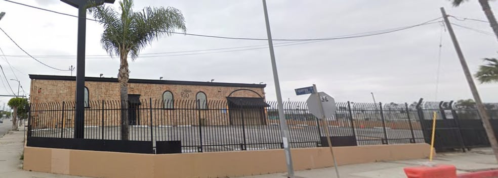More Photos Of 13126 S Figueroa St, Los Angeles Bar For Sale