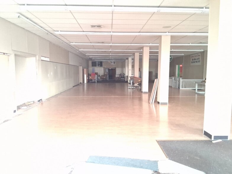 More Photos Of 108-112 E Main St, Belleville General Retail For Sale