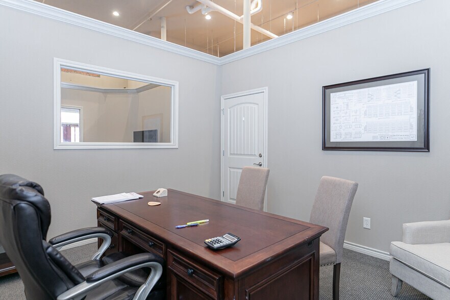 More Photos Of 208 N Bryan Ave, Bryan Office Residential For Lease