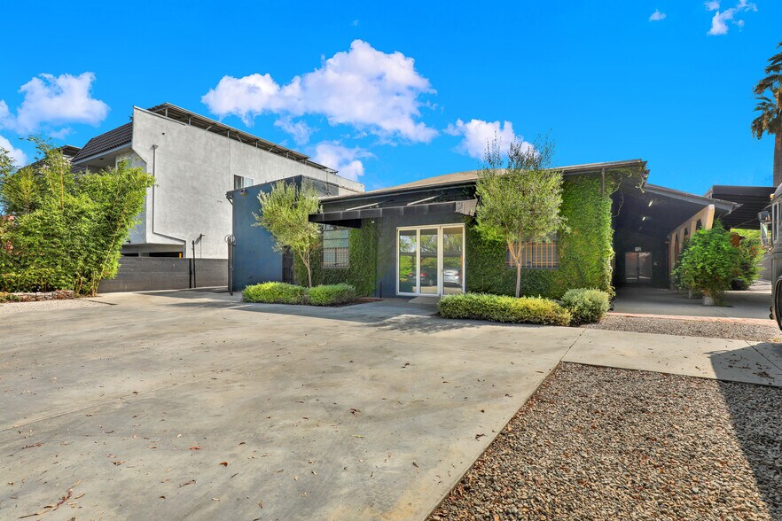 More Photos Of 435 S Boyle Ave, Los Angeles Office Residential For Sale