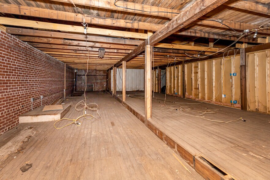 More Photos Of 4914 Main St, Moss Point Storefront For Sale