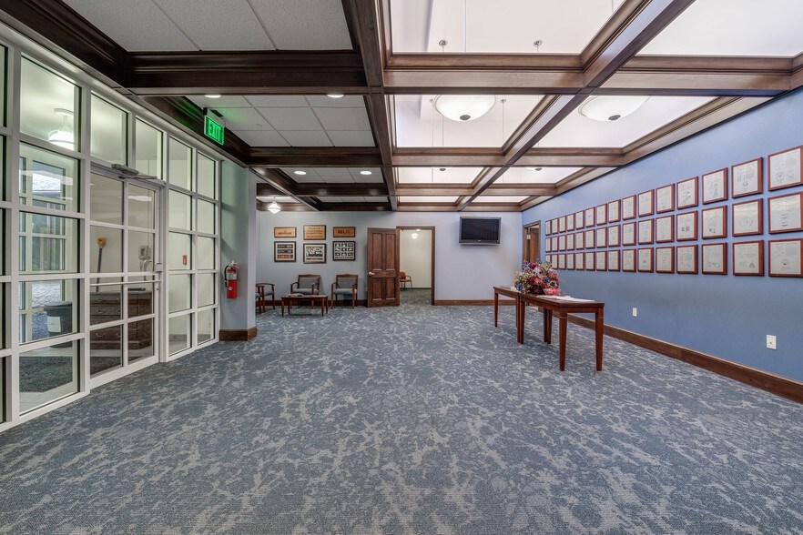 More Photos Of 3825 Columbus Rd, Granville Business Park For Lease