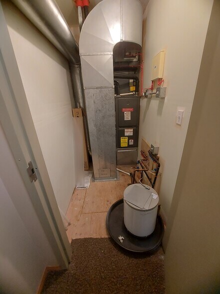 More Photos Of 7471 Edgar Industrial Bnd, Red Deer Warehouse For Lease