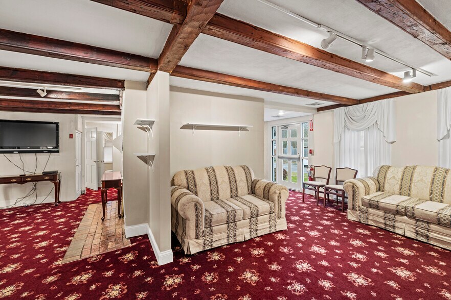 More Photos Of 4 W Washington St, Hanson Office For Sale