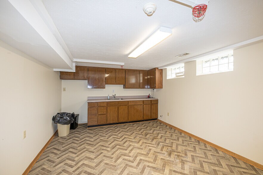 More Photos Of 7997 Wesley Dr, Strongsville Apartments For Sale