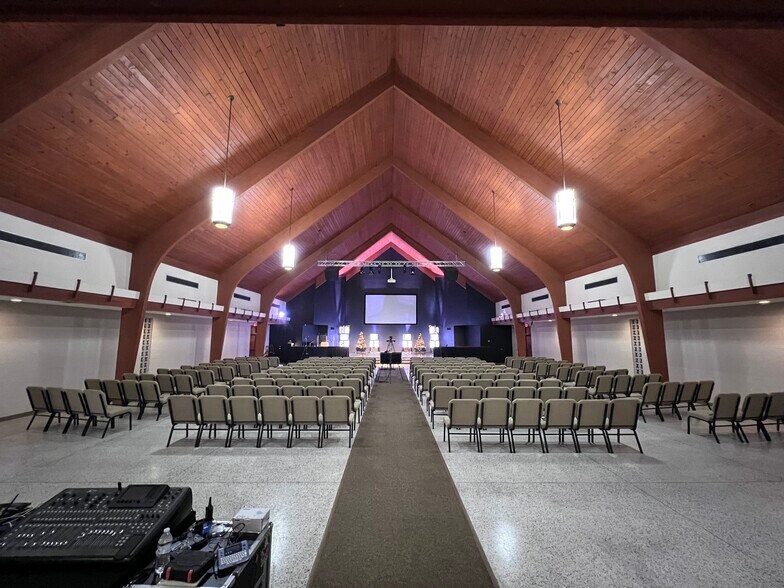 More Photos Of 1400 N Nowell St, Orlando Religious Facility For Lease