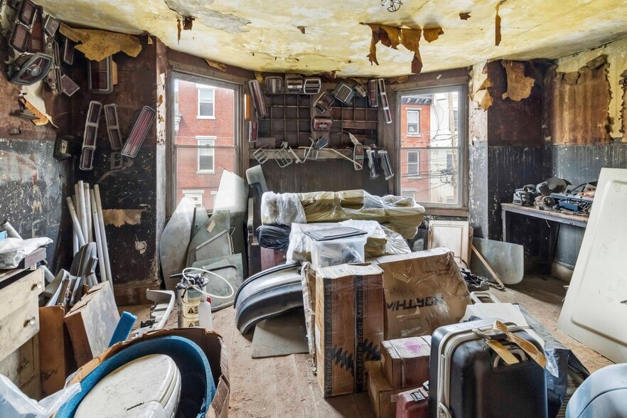 More Photos Of 2009-2011 E York St, Philadelphia Industrial For Sale