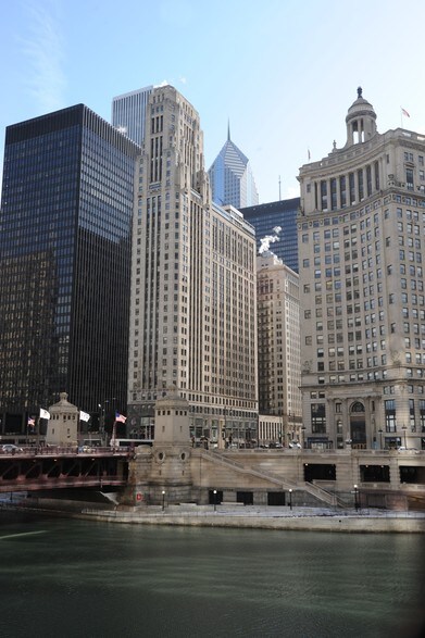 More Photos Of 333 N Michigan Ave, Chicago Office For Lease