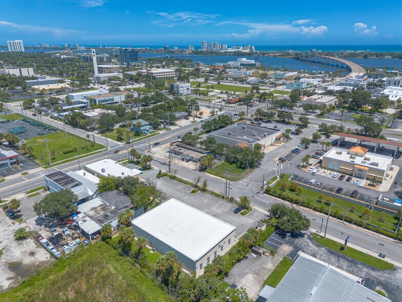 More Photos Of 122 S Segrave St, Daytona Beach Office For Lease