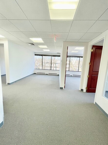 More Photos Of 81 Holly Hill Ln, Greenwich Office For Lease