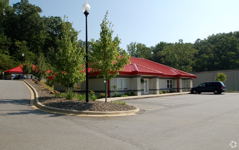 More Photos Of 1070 Tunnel Rd, Asheville General Retail For Lease