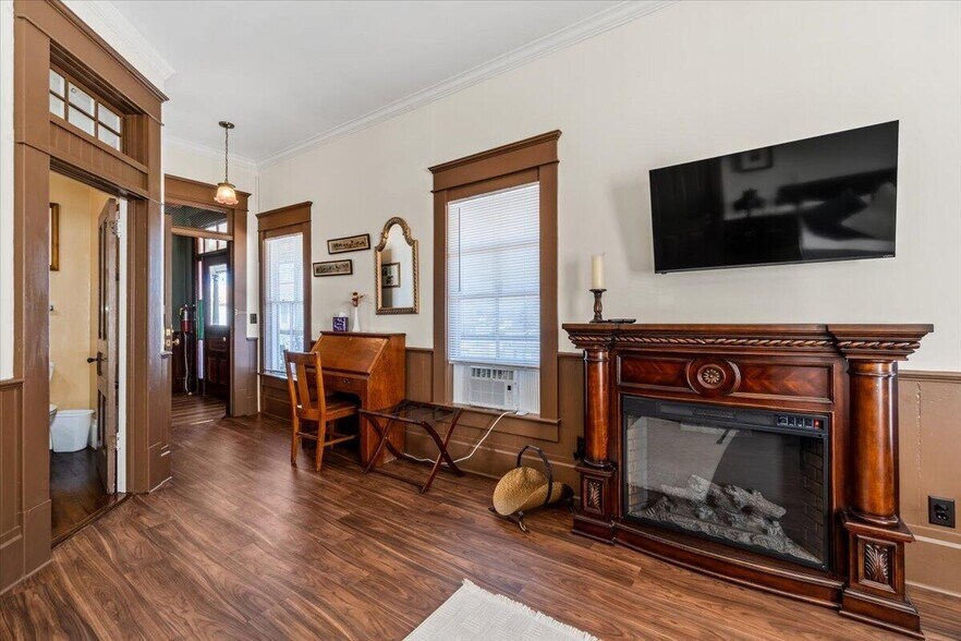 More Photos Of 315 Main St, Ferndale Hotel For Sale