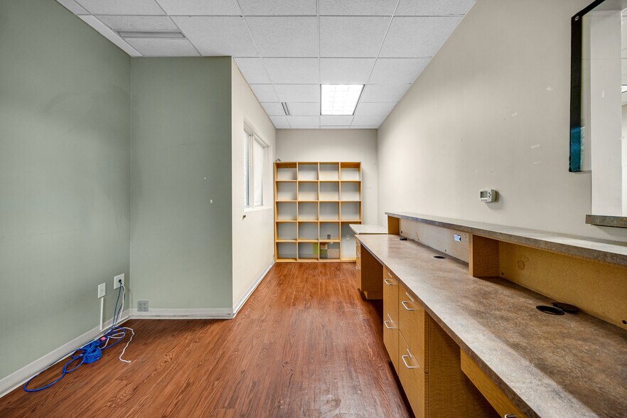 More Photos Of 9711 Valparaiso Dr, Munster Medical For Lease