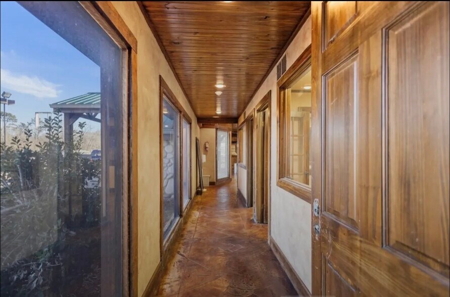 More Photos Of 1624 N Northwest Loop 323, Tyler Freestanding For Sale