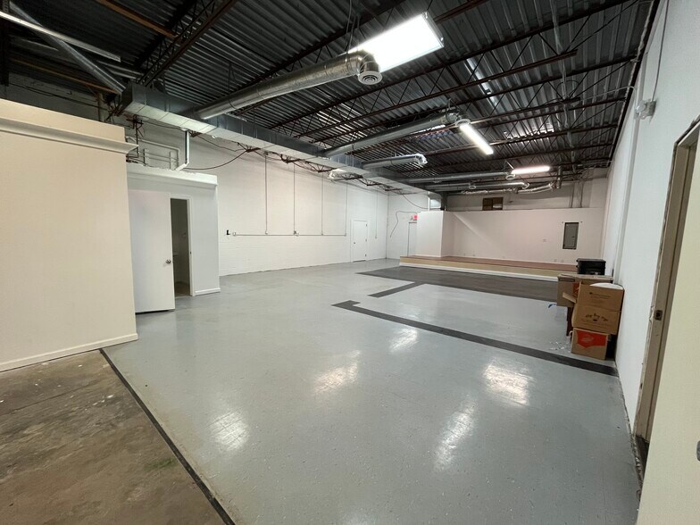 More Photos Of 154 Lafayette Ave, Laurel Light Manufacturing For Lease