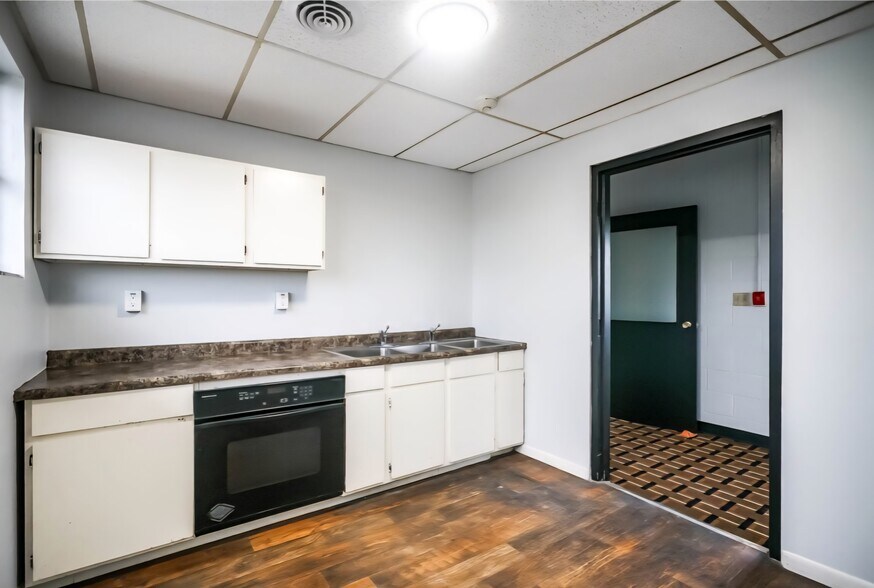 More Photos Of 1150 E Linn St, Canton Hotel For Sale