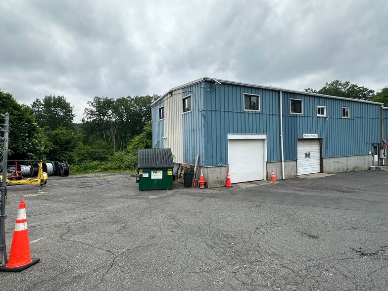 More Photos Of 1635 Page Blvd, Springfield Service For Lease