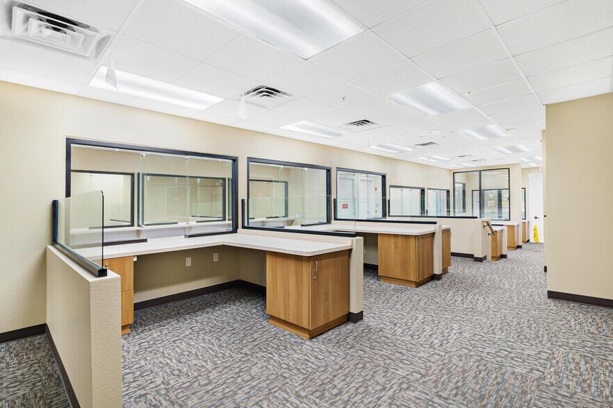 More Photos Of 1904 Thomas Ave, Leesburg Office For Sale