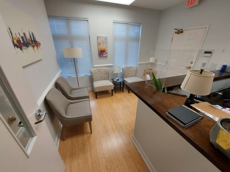 More Photos Of 5015 Southpark Dr, Durham Medical For Lease