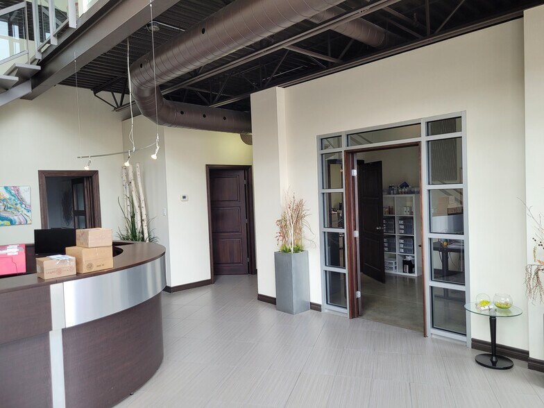 More Photos Of 10 Rue Gaston-Dumoulin, Blainville Light Distribution For Lease