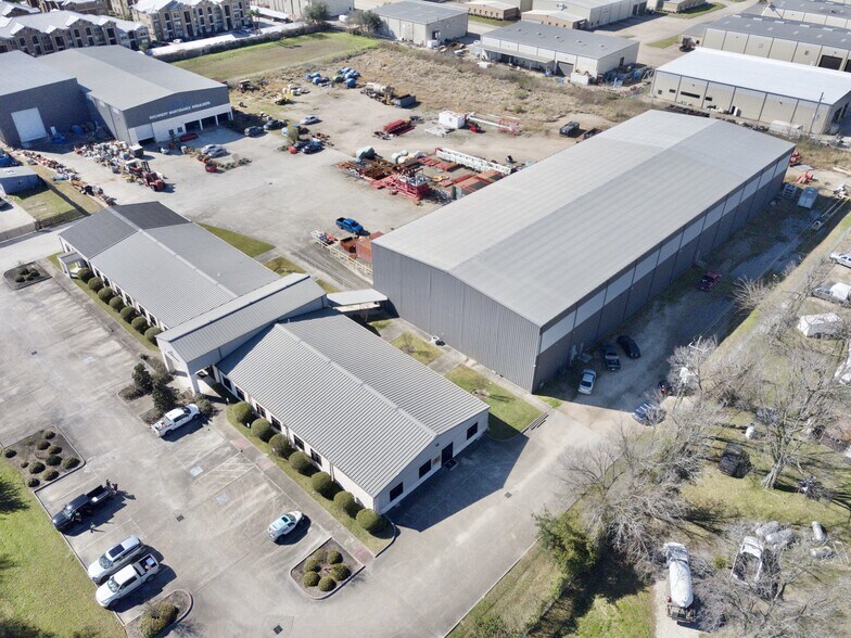 More Photos Of 6935 Brittmoore Rd, Houston Warehouse For Lease