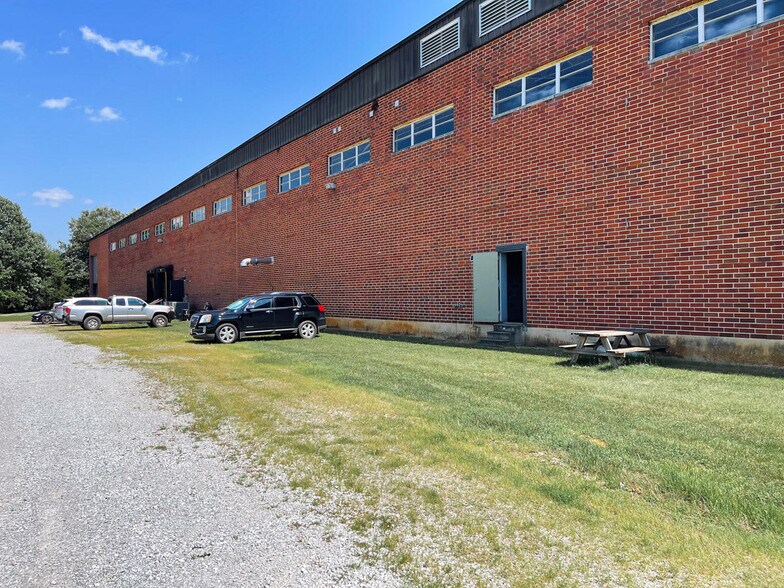 More Photos Of 2836 Dug Hill Rd, Huntsville Distribution For Lease