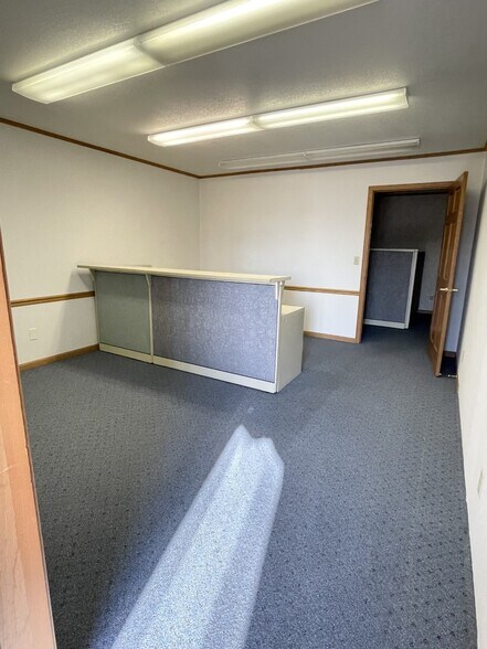 More Photos Of 1440 W Ridge St, Marquette Storefront Retail Office For Sale