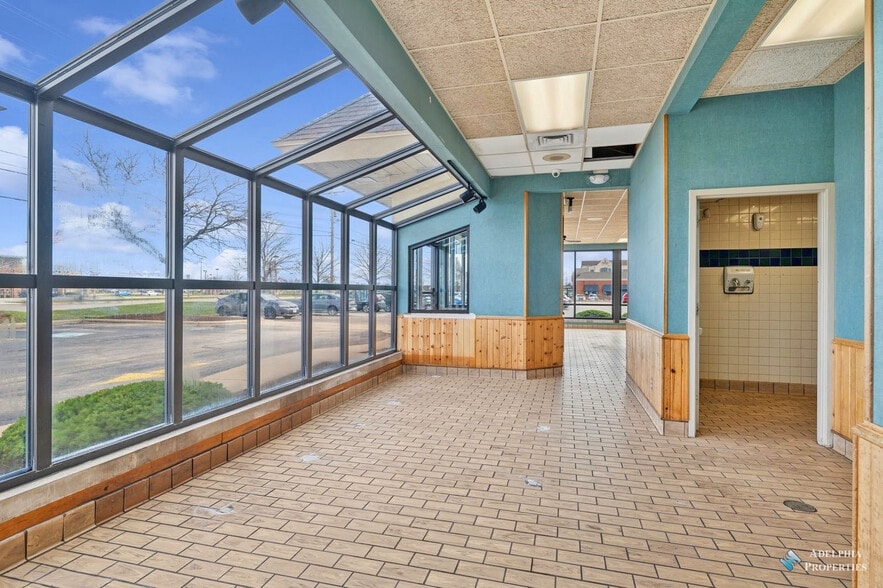More Photos Of 6945 75th St, Kenosha Fast Food For Lease