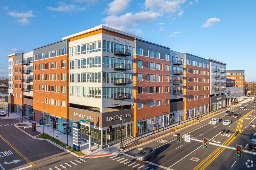 More Photos Of 7215 N District Ave, Lincolnwood Apartments For Lease