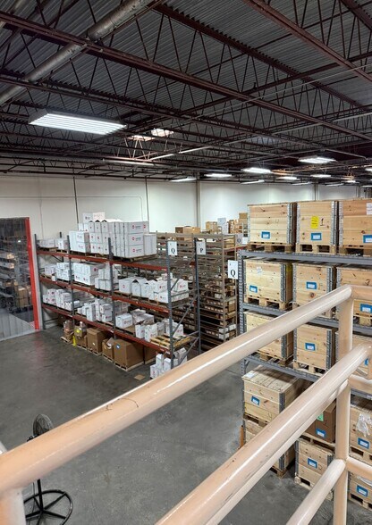 More Photos Of 5201 Tampa West Blvd, Tampa Flex For Lease