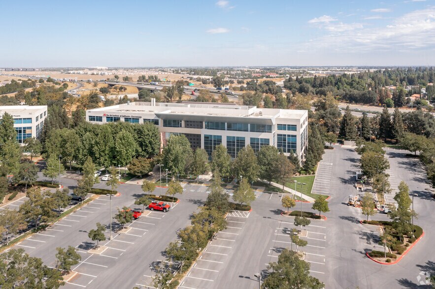 More Photos Of 2850 Gateway Oaks Dr, Sacramento Office For Lease