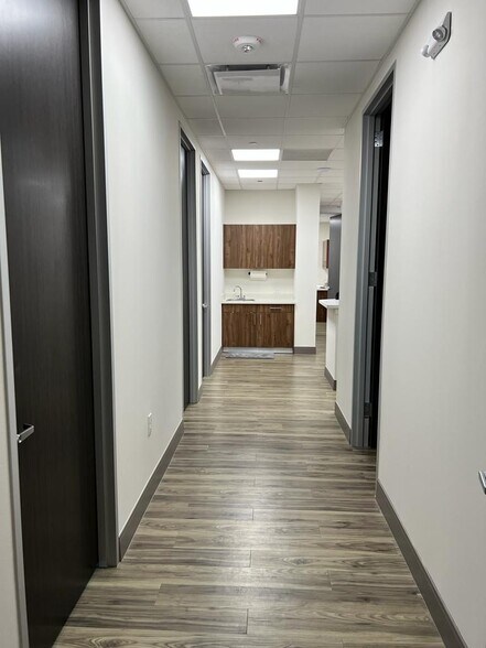 More Photos Of 7619 Branford Pl, Sugar Land Medical For Lease