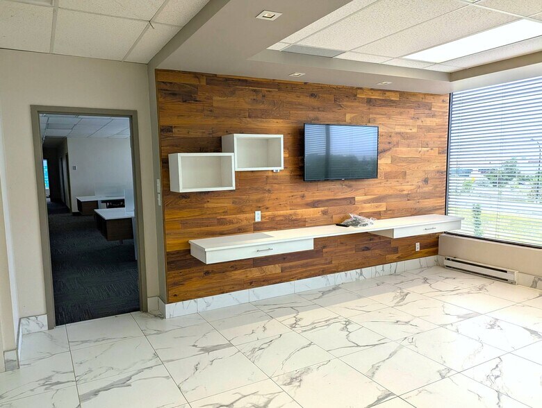 More Photos Of 7575 Rte Transcanadienne, Montréal Office For Lease