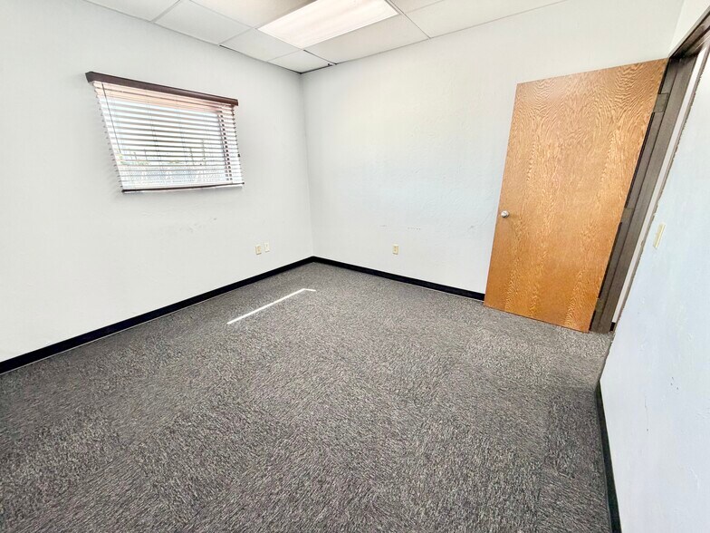 More Photos Of 5116 NW 3rd St, Oklahoma City Warehouse For Lease