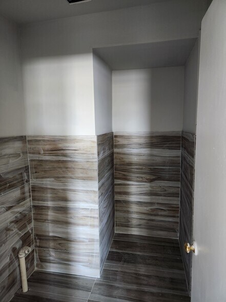 More Photos Of 13507 Auburn St, Detroit Industrial For Sale