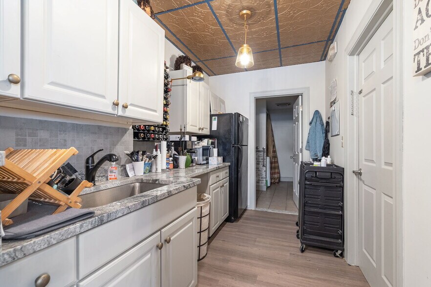 More Photos Of 140 Clinton St, Schenectady Storefront Retail Residential For Lease