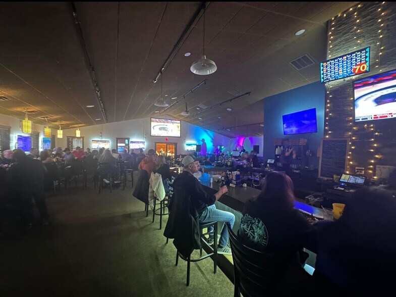 More Photos Of 8826 Gratiot Ave, Columbus Restaurant For Sale