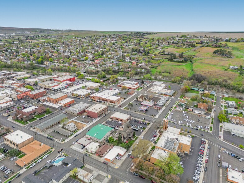 More Photos Of 233 SE 4th St, Pendleton Restaurant For Sale