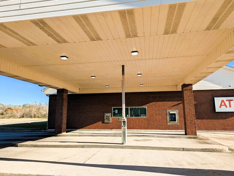 More Photos Of 8109 Smith Rd, Beaumont Office For Sale